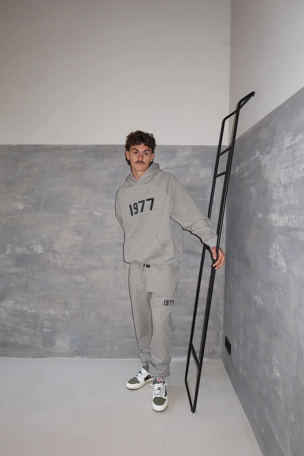 Fear of God Essentials 1977 Dark Oatmeal Komplettset
