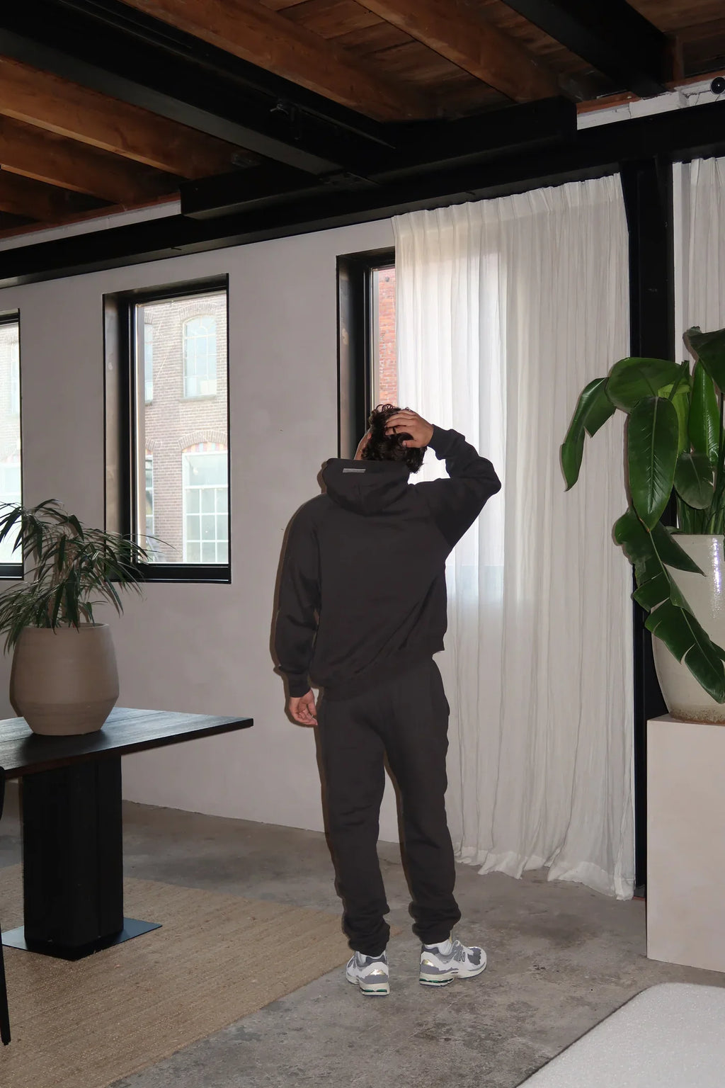 Fear of God Essentials 1977 Iron Schwarz Komplettset