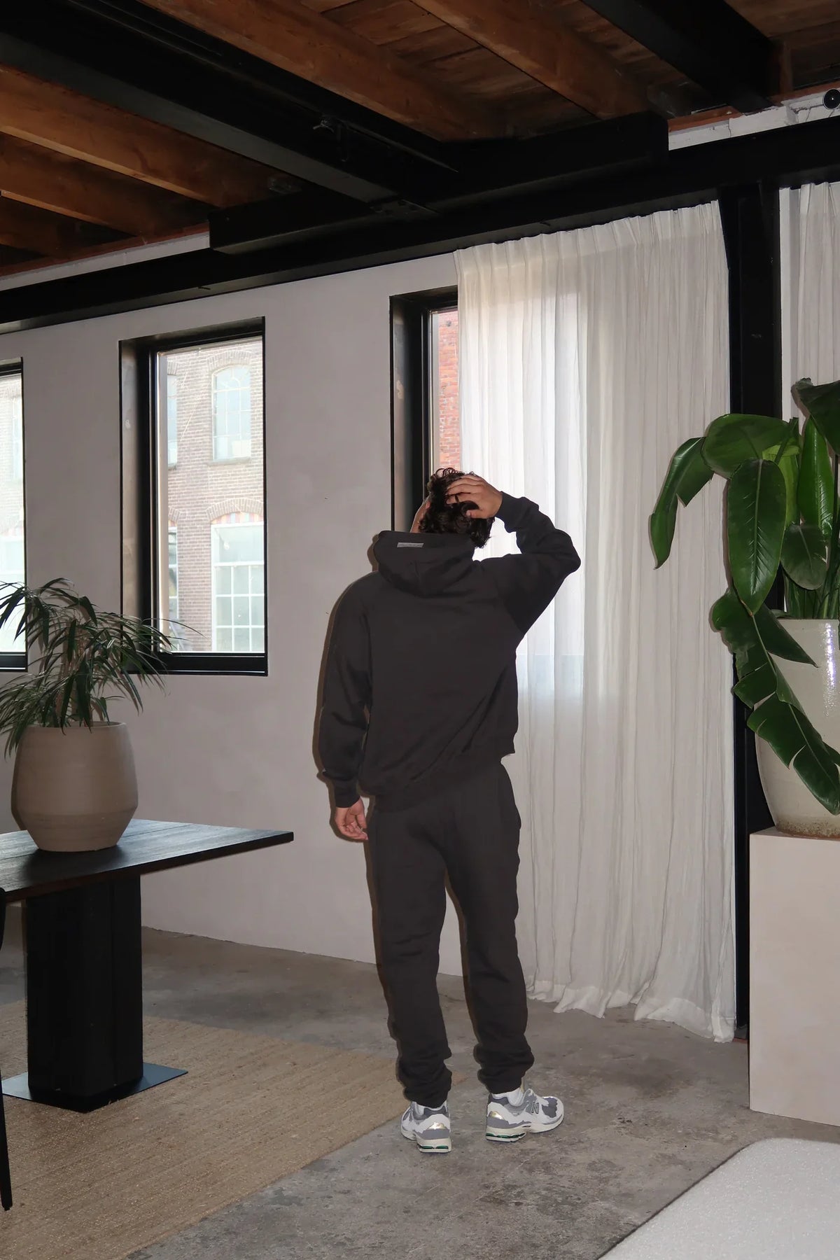 Fear of God Essentials 1977 Iron Schwarz Komplettset