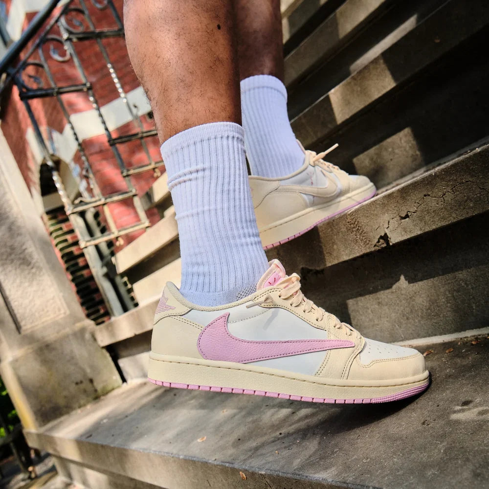 AJ1 Retro Low OG SP Travis Scott Shy Rosa